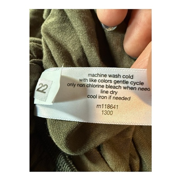 Lane Bryant Olive Military Green Fitted Side Ruched Tee Scoop Neck Size 18/20 - Picture 13 of 16